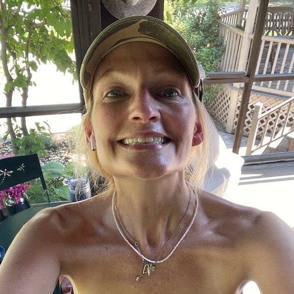 Meet your Posher, Cori - Picture 1 of 1